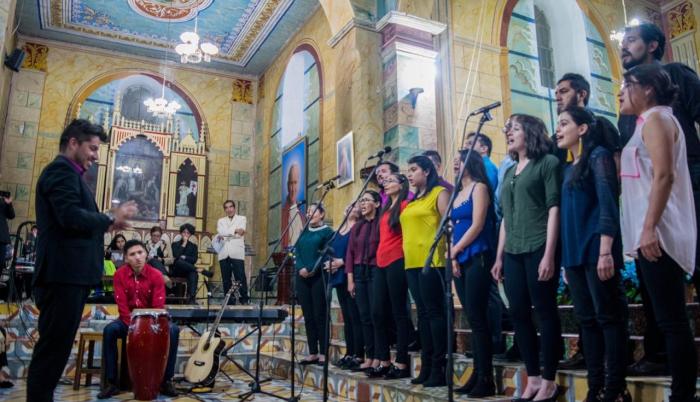 Pese a que los ensambles son muy solicitados en las fiestas, realizan un trabajo permanente. Sus integrantes no son siempre músicos profesionales.