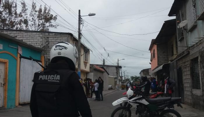 Los policías acudieron al sitio para realizar las pericias pertinentes.