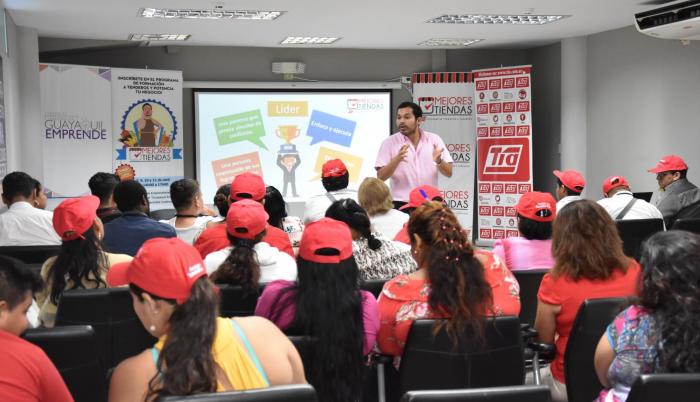 El programa de responsabilidad social ‘Mejores Tiendas’ los Almacenes TÍA, en el Puerto Principal, lo lleva con el apoyo del Centro de Emprendimiento e Innovación Municipal Guayaquil Emprende.