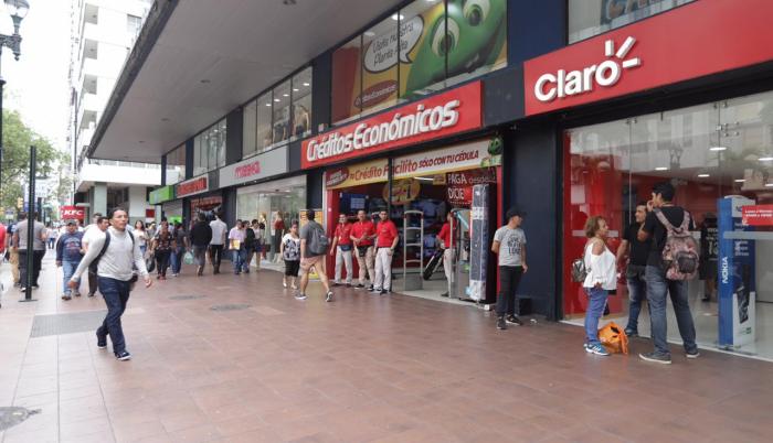 Expreso recorrió diversas calles de Guayaquil para evidenciar el movimiento comercial.