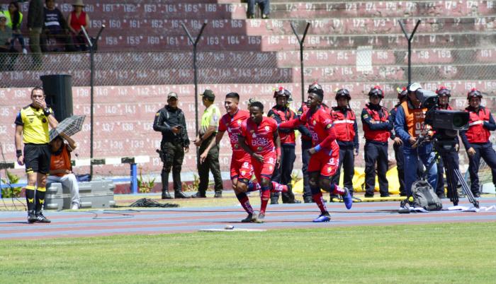 Actualmente El Nacional marcha en la novena casilla con 36 puntos y está solo a tres unidades de Emelec, que se encuentra en la octava posición.