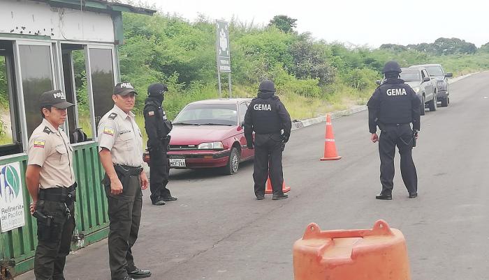 Seguridad. La vigilancia policial se mantendrá en El Aromo hasta que terminen las pericias en el sector.