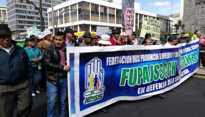 Delegados de las 23 provincias del país se concentraron en las afueras del edificio de la Caja del Seguro a la altura del parque El Ejido.