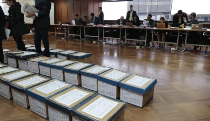 Los abogados solicitaron tiempo de la audiencia debido a la cantidad de elementos de convicción presentados por Fiscalía y Procuraduría que requieren ser analizados.