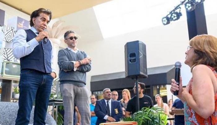 La reacción del artista se debió a que no lo dejaron repartir unos ‘souvenirs’.