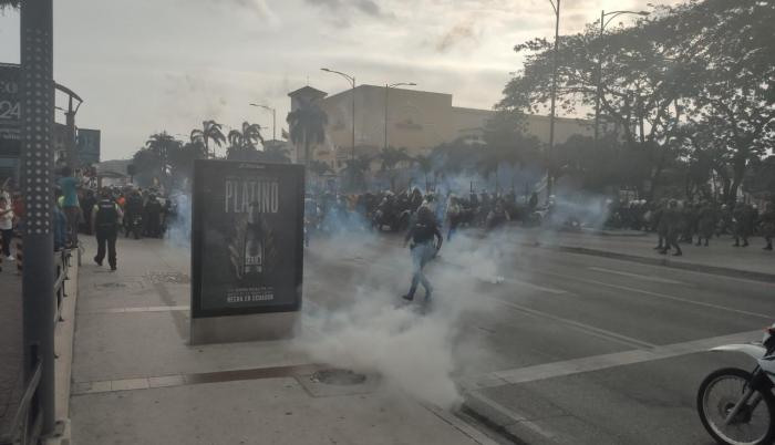 El grupo de ciudadanos fue dispersado por la policía.