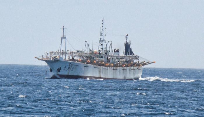 Vigilancia se refuerza por presencia de flota pesquera china.