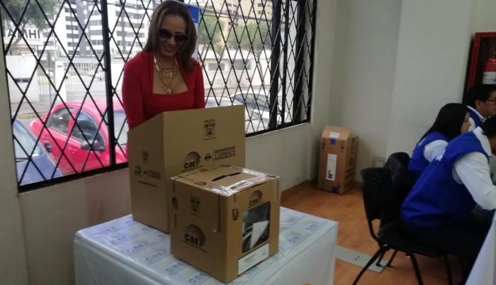 Lucía Vallecilla ejerció su derecho al voto.