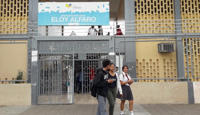 Padres de familias optaron por retirar a sus hijos de los colegios luego de registrar su asistencia.