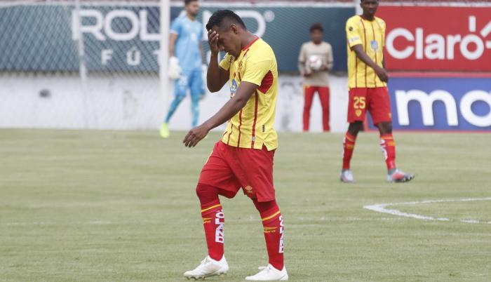 El futbolista sufrió un desgarro muscular a causa de la cantidad de tiempo sin preparación física.