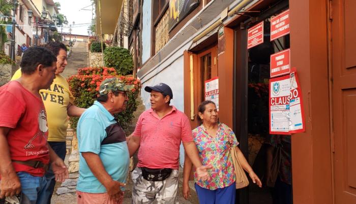 Propietarios rechazan la decisión de que hayan cerrado algunos locales del Cerro Santa Ana.
