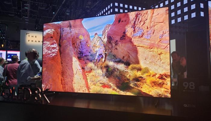La resolución 8K comienza a ponerse a la moda y el Q900FN QLED de Samsung se lleva las miradas en el CES.