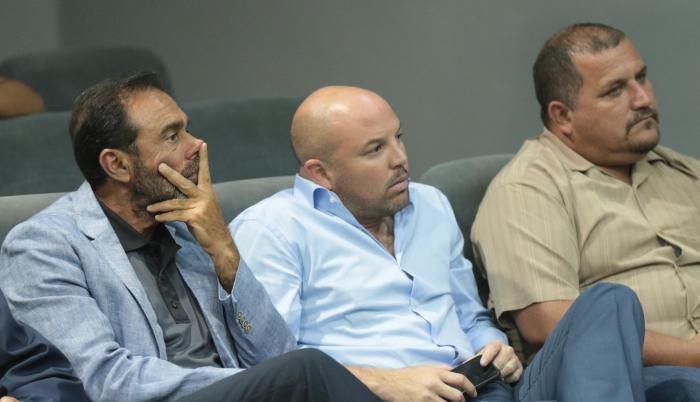 El presidente del Emelec, Nassib Neme (i), habló sobre dos propuestas de formato de torneo que planteará ante sus colegas.