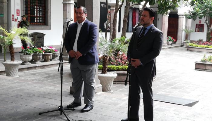 Abel Gómez, presidente de la Fenacotip y Gabriel Martínez, ministro de Transporte y Obras Públicas dialogaron para evitar posibles paralizaciones.