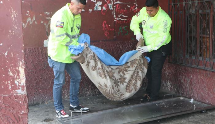 El cuerpo fue abandonado afuera de una tienda, en el oeste del Puerto Principal.