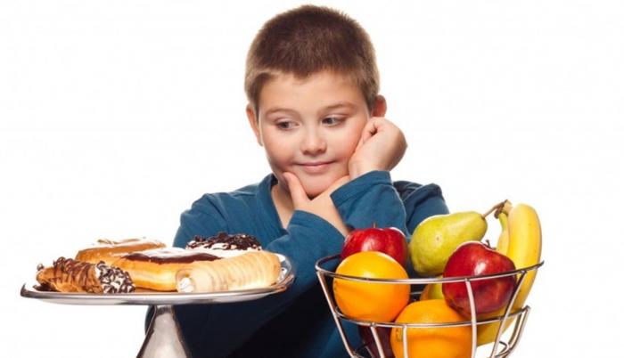 Tener una buena organización con los horarios de las comidas es de gran ayuda para evitar los antojos imprevistos durante el día.