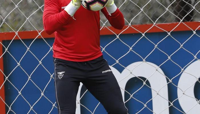Pedro Ortiz atajó los tiros al veterano Antonio Valencia, al delantero José Ayoví y al colombiano Cristian Martínez Borja.