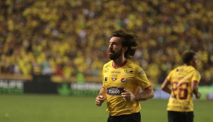 Andrea Pirlo, invitado especial para el evento, jugó 65 minutos con la amarilla.