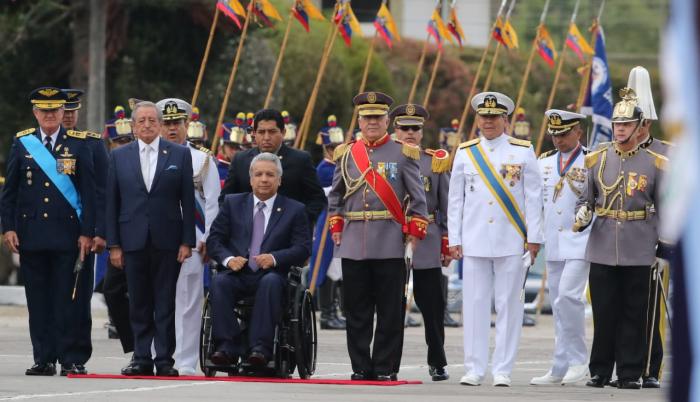 Posesión de autoridades militares en Quito.