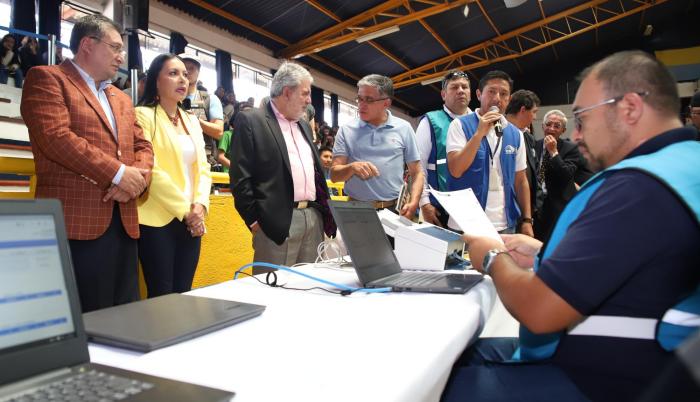 El simulacro electoral se llevó a cabo con la presencia de veedores internacionales.