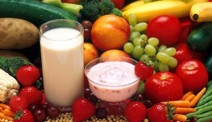 Para que un plato sea considerado saludable, la OMS establece la división del cuenco en tres partes, y debe contener los cuatro alimentos: vegetales o frutas, proteínas y carbohidratos.