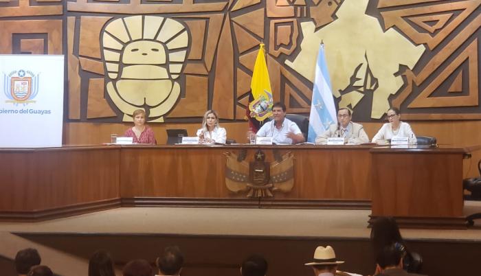 Reunión de autoridades para tratar el tema del dragado.
