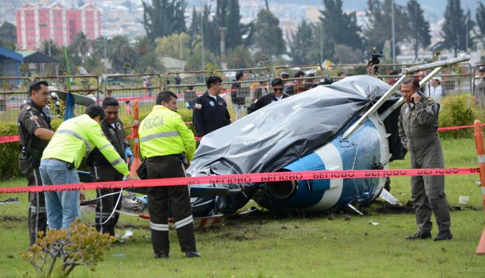 El marzo pasado, un helicóptero policial se accidentó en el parque Bicentenario, en Quito. Tras el siniestro se investiga al general Enrique Espinosa de los Monteros.