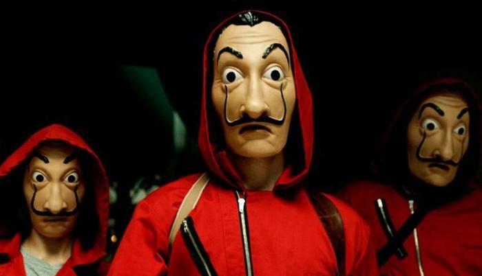 La tercera temporada estrenada el 19 de julio de 2019 lleva al espectador el renacimiento de la banda de atracadores liderada por El Profesor.