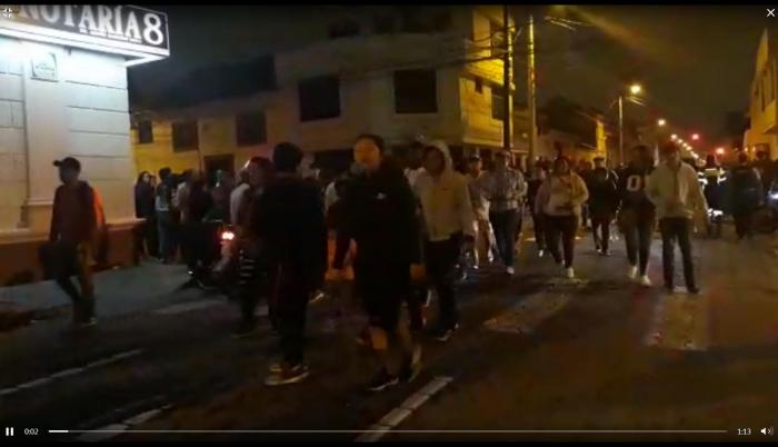 La horda quemó las pertenencias de algunos extranjeros y los obligaron a dejar los lugares donde residían.
