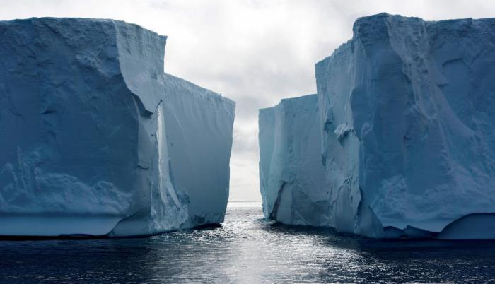 Los científicos consideran que el fenómeno forma parte del ciclo normal de las plataformas glaciares.