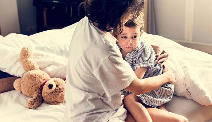 Otro de los puntos abordados fue la regulación de los aparatos tecnológicos en las habitaciones de los niños y en las horas cercanas al sueño.