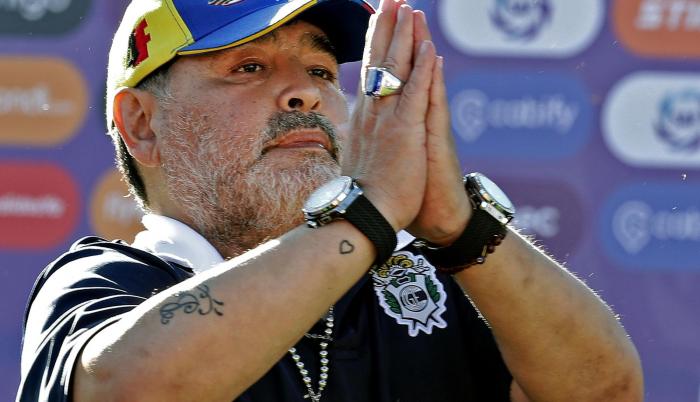 El exfutbolista Diego Armando Maradona es actualmente entrenador en el equipo argentino Gimnasia de La Plata.