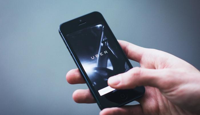 Referencial. Uber es una de las plataformas digitales de servicio de transporte que funcionan en el país.