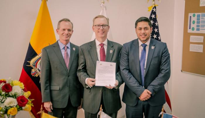 Durante la suscripción, el embajador de EE.UU. Michael J. Fitzpatrick, destacó que la labor de los voluntarios estadounidenses.