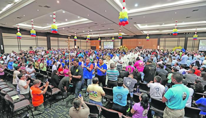 Encuentro. Hubo eucaristía y adoración al Santísimo al inicio de la jornada.