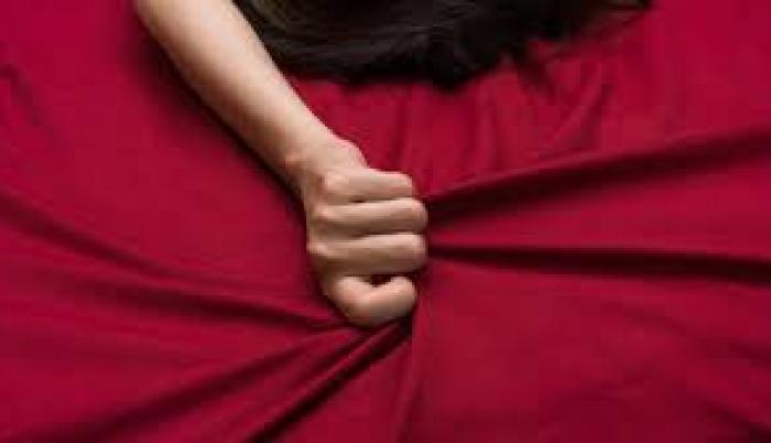 Algunas contracciones corporales y la respiración son gestos que se pueden fingir durante un falso orgasmo.