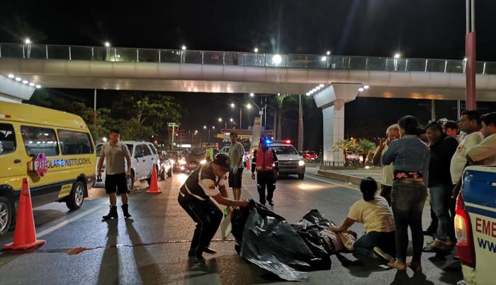El accidente ocurrió en el kilómetro 10 de la vía a Samborondón.