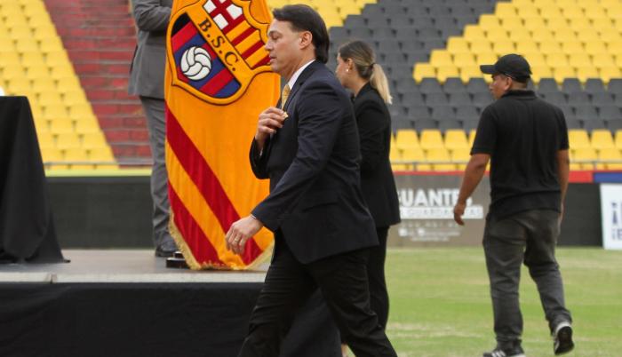 Se rumora que el déficit de Barcelona bordea los 40 millones de dólares.