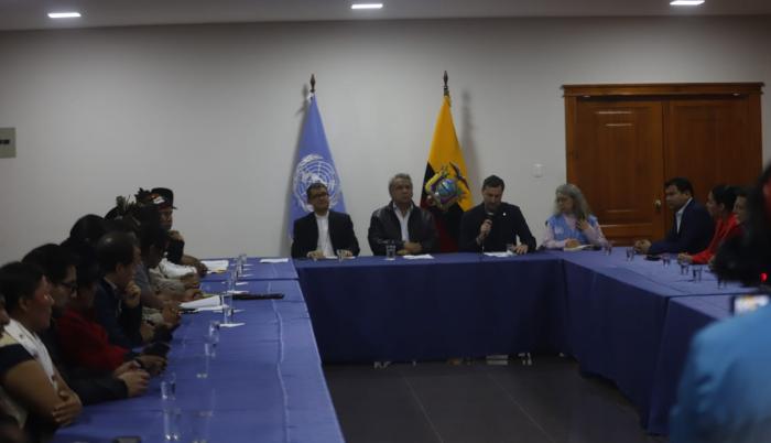 Representantes indígenas se reúnen con el presidente Lenín Moreno.