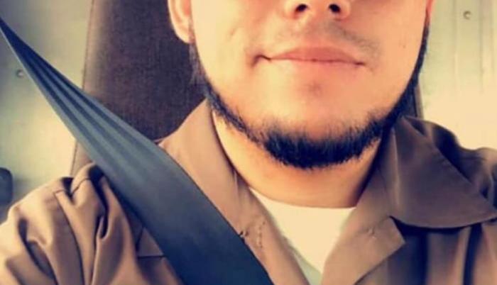 El migrante fue tomado como rehén. Los antisociales habrían robado su vehículo de trabajo para huir.