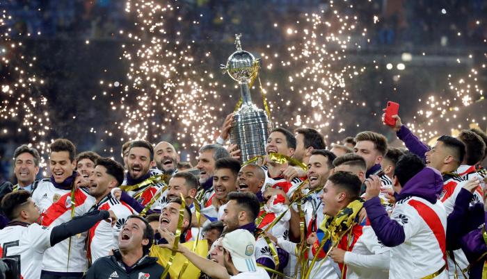 En 2018, River Plate levantó el trofeo en España, luego de la suspensión del duelo en Buenos Aires.