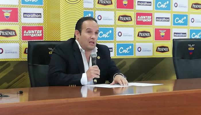 Francisco Egas, presidente de la Federación Ecuatoriana de Fútbol, en rueda de prensa.