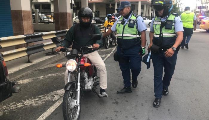 Los conductores expresaron su malestar, argumentando que desconocían de la prohibición.