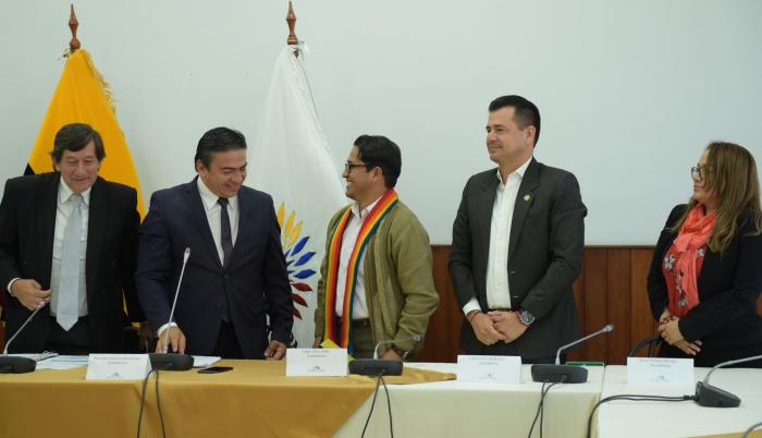 Comisión. César Rohón, Fernando Burbano, Jaime Olivo, Carlos Vera y Rosa Orellana: cinco de siete miembros.
