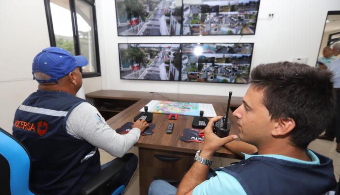 Adquisición. La central de monitoreo, conformada por 55 cámaras y antenas de radiofrecuencia, será vigilada por seis operadores que harán turnos de ocho horas. Según datos del comité, la central cubre el 80 % del perímetro de Puerto Azul.