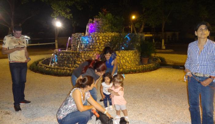 La noche del martes se inauguró este espacio en la urbanización. Apunta a convertirse en un punto de encuentro para la comunidad.