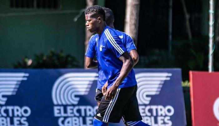 En las últimas horas el movimiento en el mercado de fichajes fue intenso. Kevin Arroyo (foto) llegó a Sociedad Deportiva Aucas, mientras que Barcelona incorporó a Billy Arce y al zaguero uruguayo Damián González.