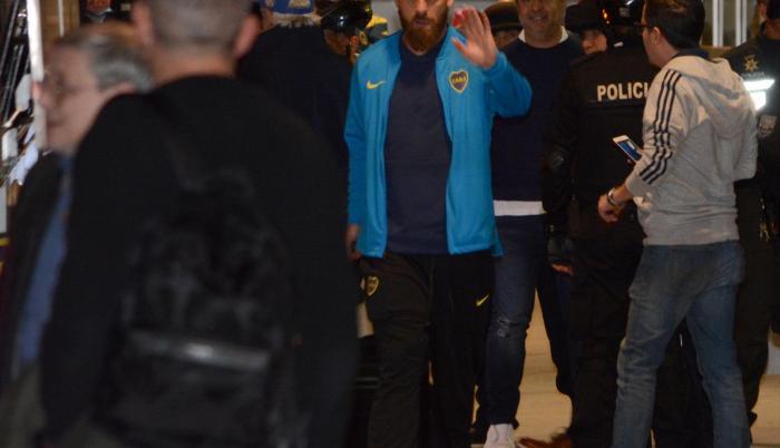 Los argentinos llegaron con días de anticipación a la capital, donde enfrentarán a Liga de Quito. En la imagen, el italiano Daniel De Rossi de Boca Juniors.