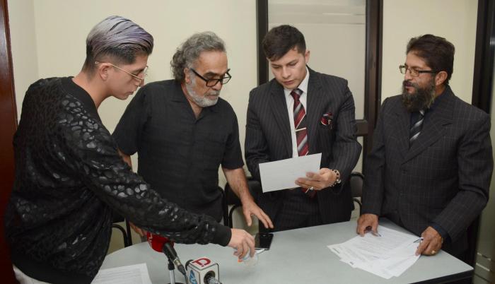 Artistas afiliados a Sayce denunciaron irregularidades del directorio actual. En la mesa estuvieron Robinson Proaño, Juan Terán, Mauro e Iván Durazno.