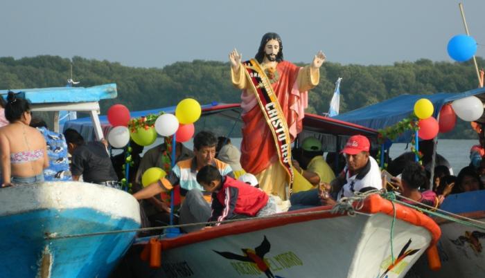 El desfile en alta mar se desarrolla la segunda semana de noviembre.